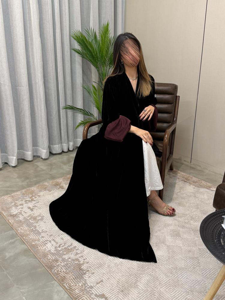 مخمل اسود مع اسواره عنابي