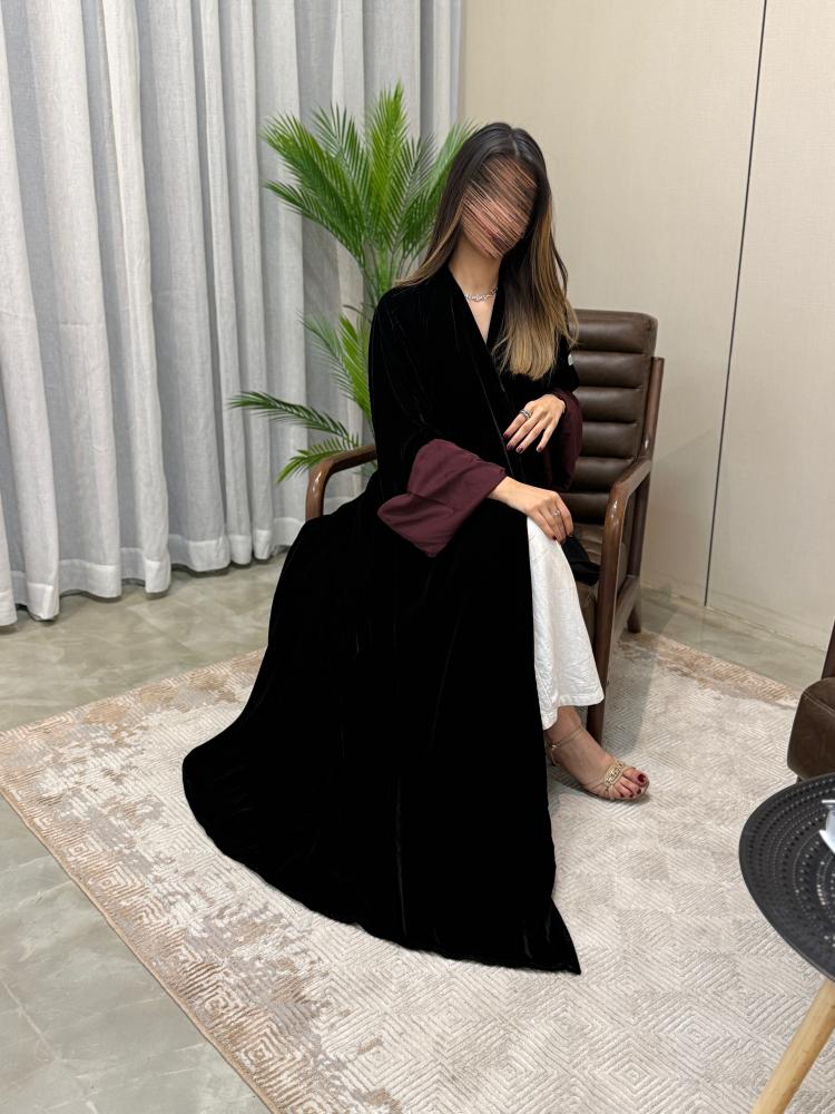 مخمل اسود مع اسواره عنابي