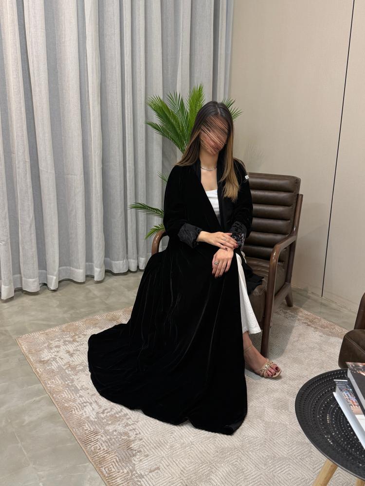 مخمل اسود مع اسواره مخمل شيفون