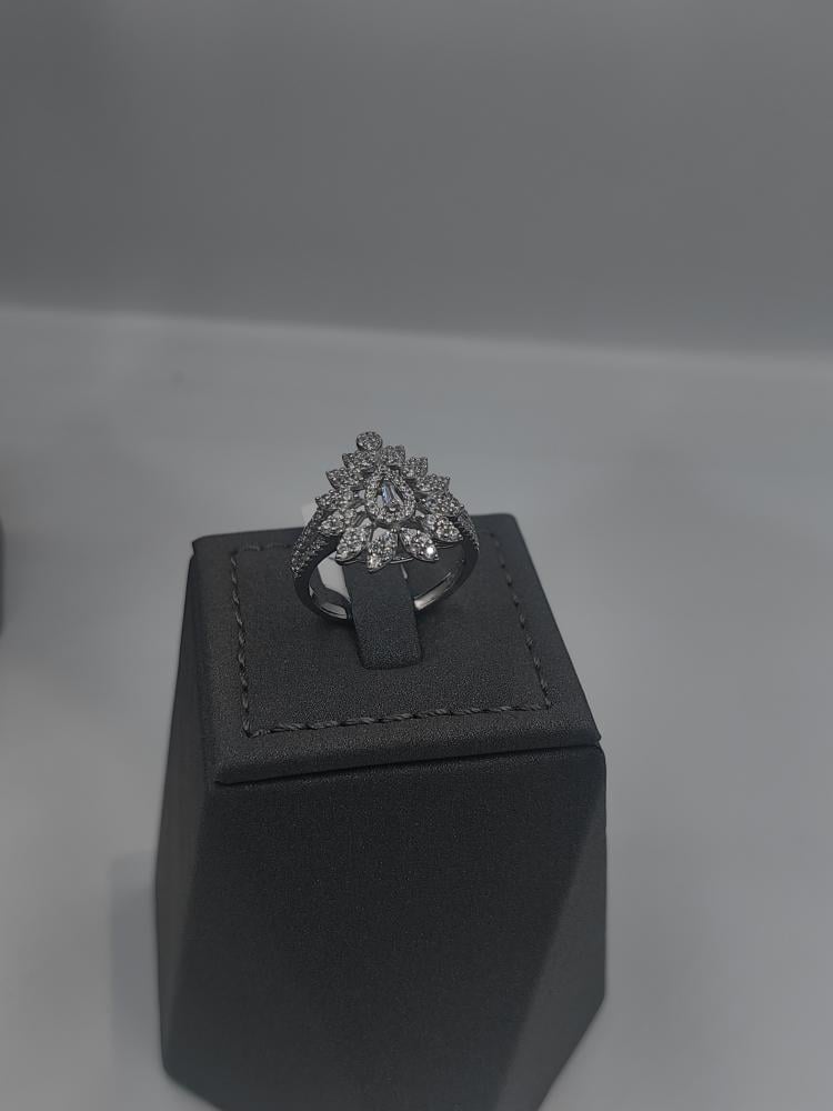 Silver jewelry set 925 encrusted with luxurious zircon