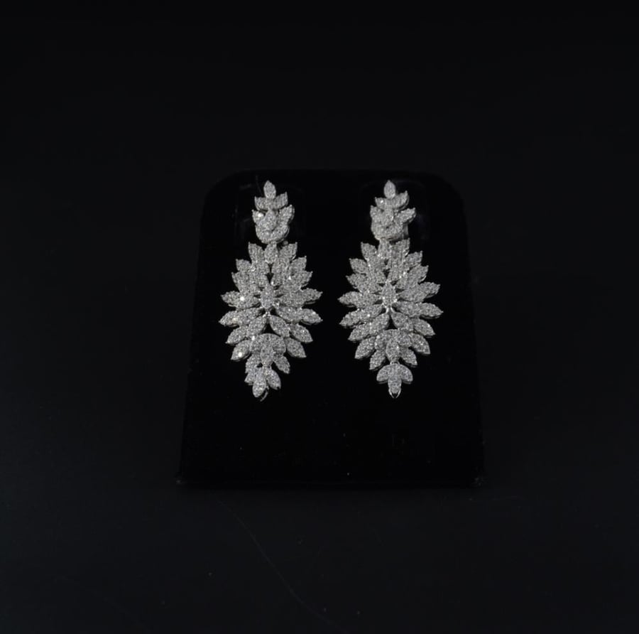 Silver jewelry set 925 decorated with zircon