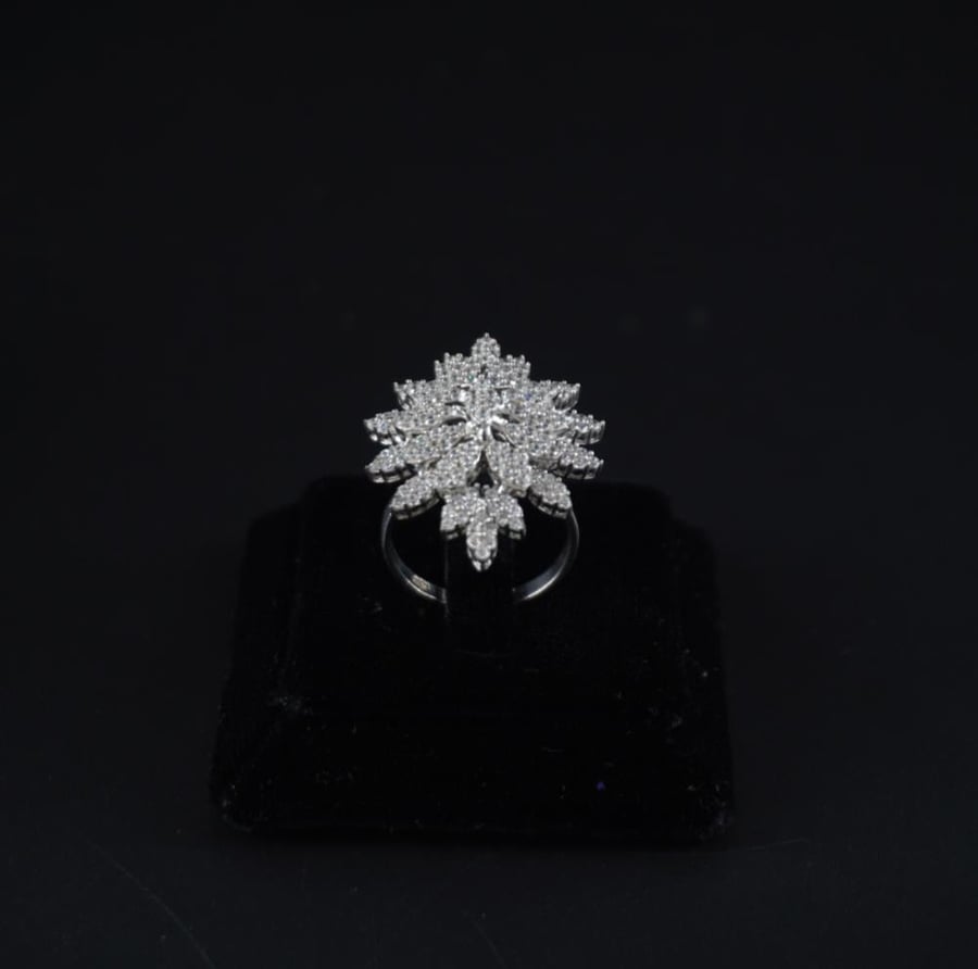 Silver jewelry set 925 decorated with zircon