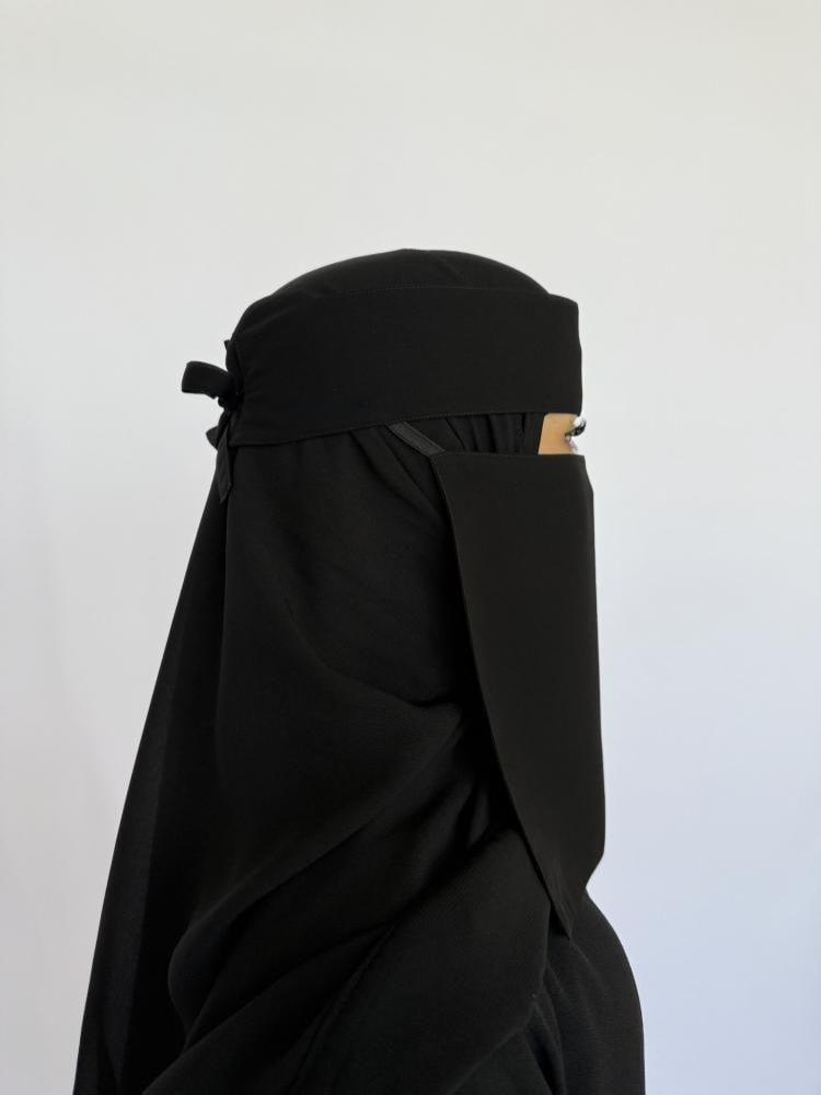 نقاب مطاط طويل مايل أسود ملكي
