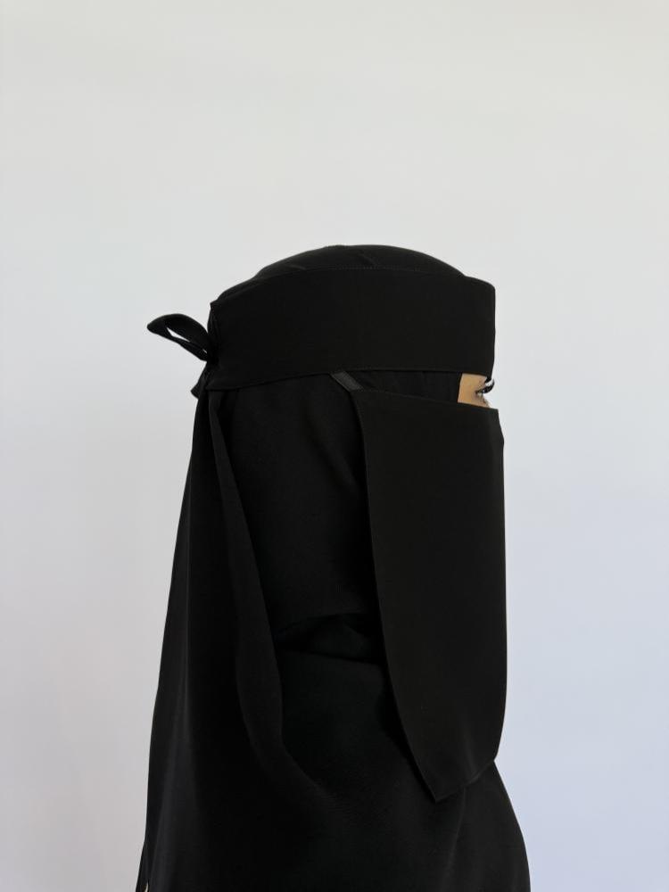 نقاب مطاط قصير مايل أسود ملكي