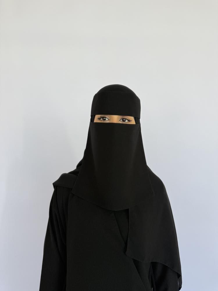 نقاب مطاط طويل مايل أسود ملكي
