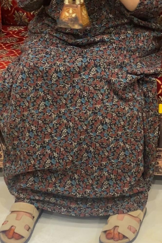A long wide abaya and long underwear with a chair. Two-piece set