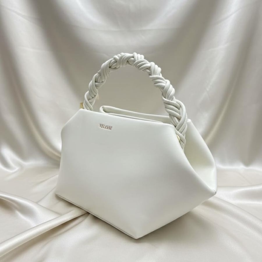 شنطة يد نسائية ماركات – تصميم أنيق وراقي من Voir Boutiq