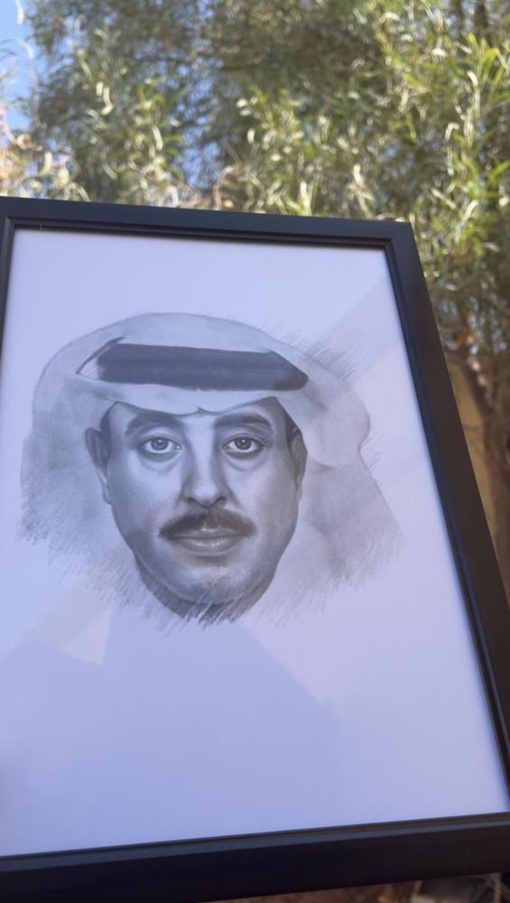 رسمه بقلم الرصاص
