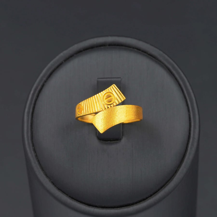 خاتم ذهب نسائي عيار 21 (R2495)