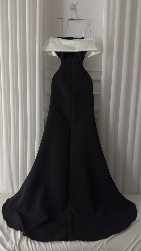 The dress of the whiteness of magic