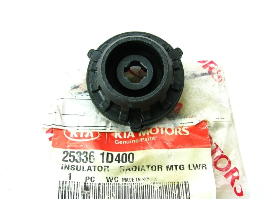 INSULATOR-RADIATOR MTG,LWR - 253361D400 - عازل تثبيت الرادياتير السفلي
