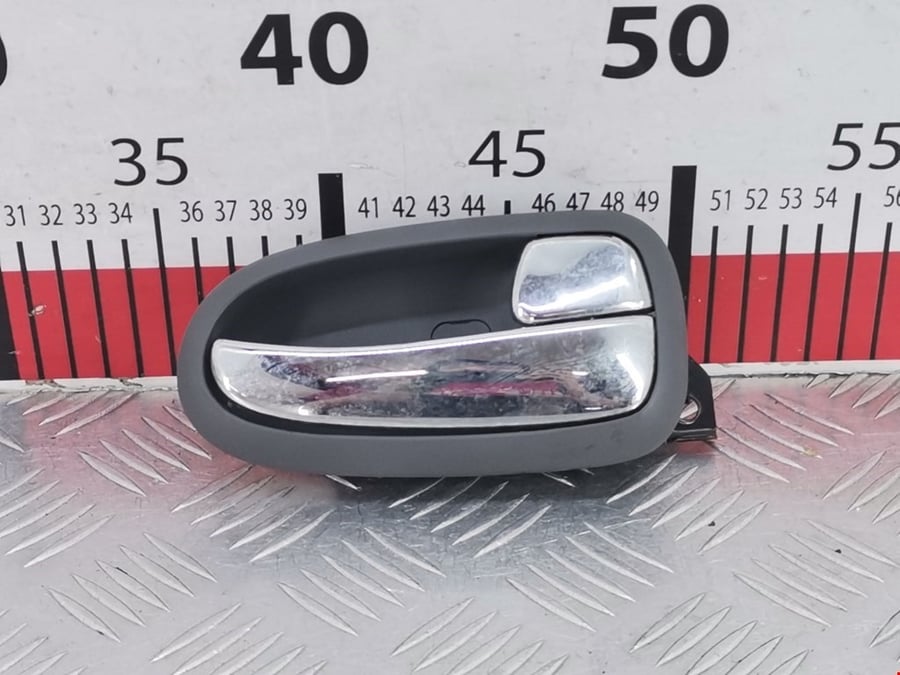 HANDLE ASSY-DOOR INSIDE,RH  - 8262038011 - مقبض داخلي للباب الأمامي يمين