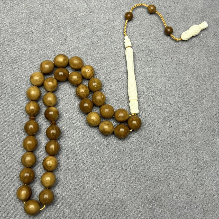 كوك مع عظم جمل دائري B13