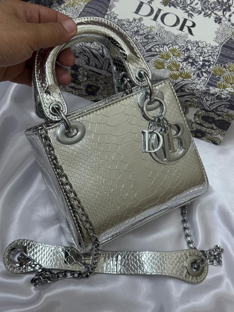 شنطه ديور