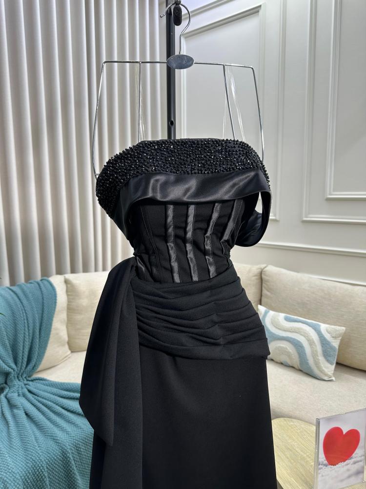 Evening dress black