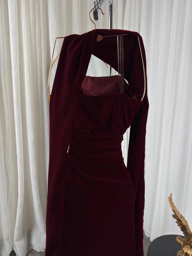 Evening gown in maroon velvet