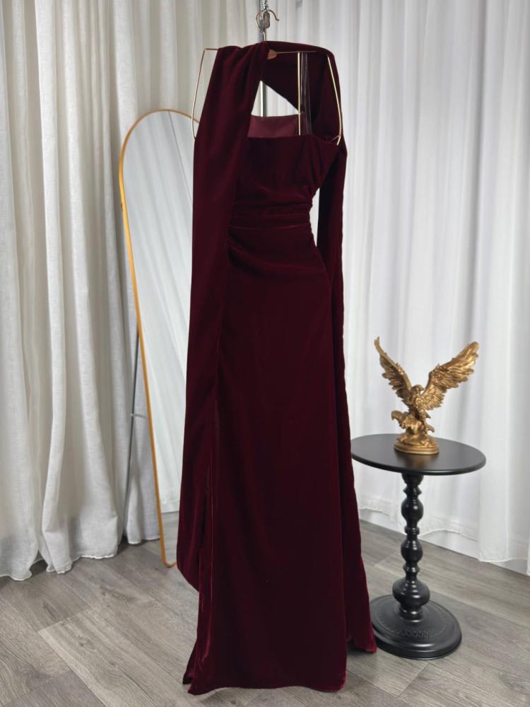 Evening gown in maroon velvet