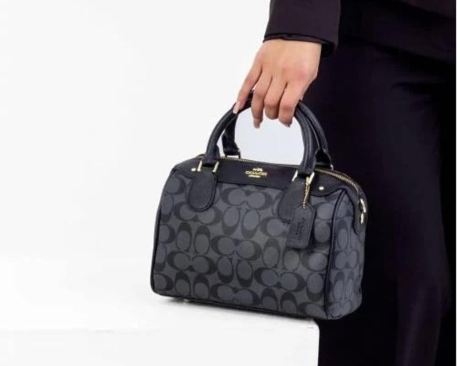 شنطه كوتش اسود