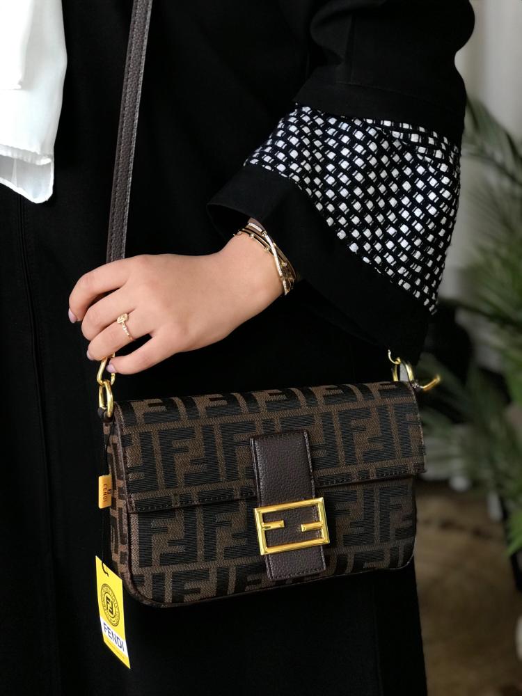 شنطه فندي بني محروق