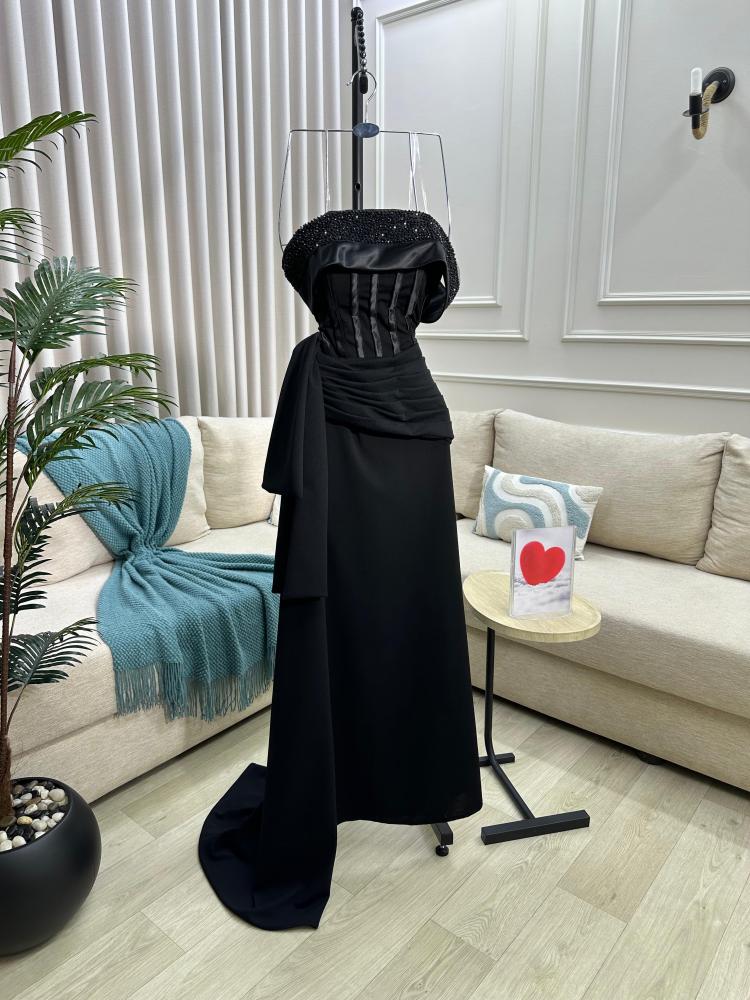 Evening dress black