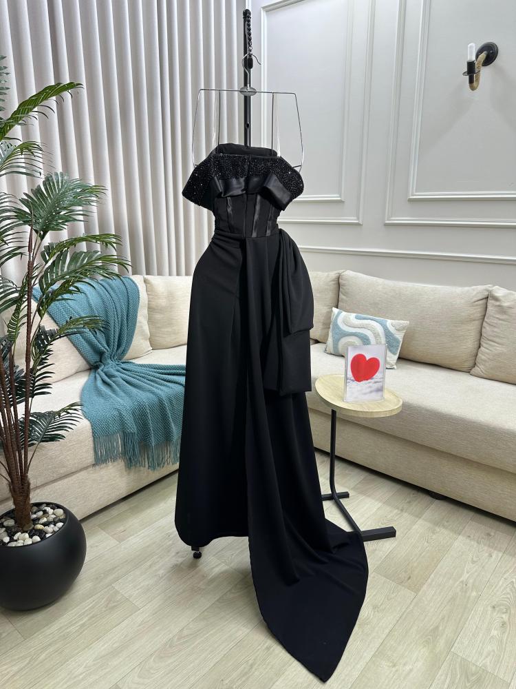 Evening dress black