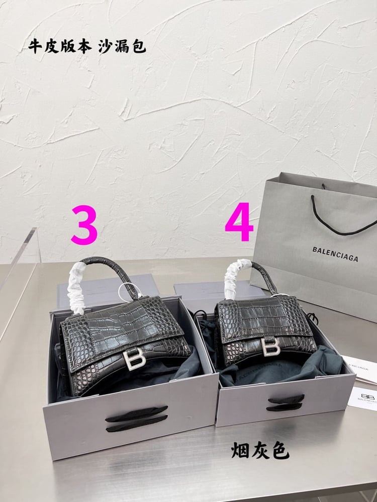 حقائب بالنسياقا BALENCIAGA