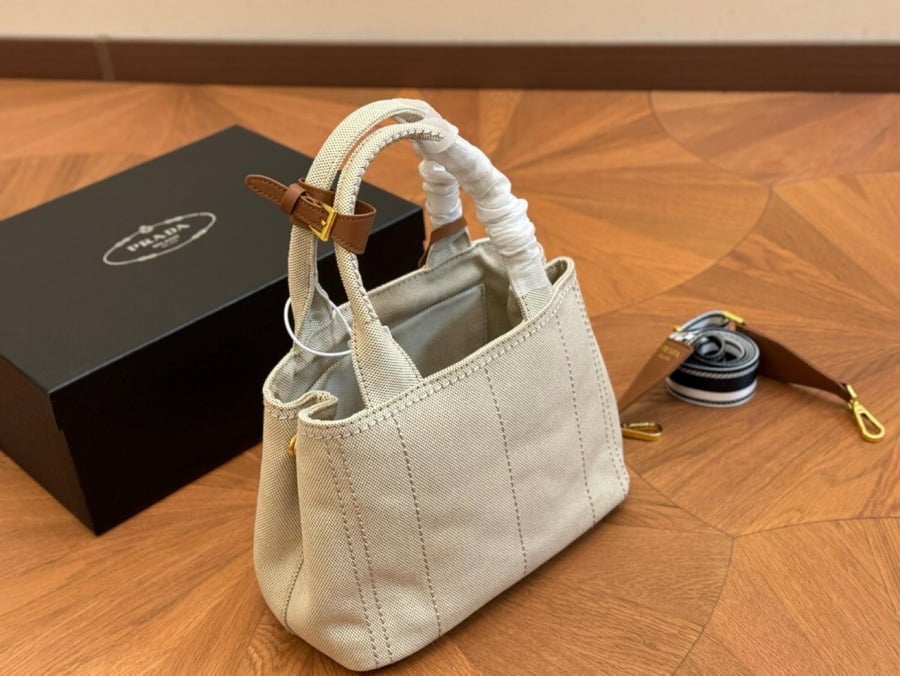 حقائب برادا