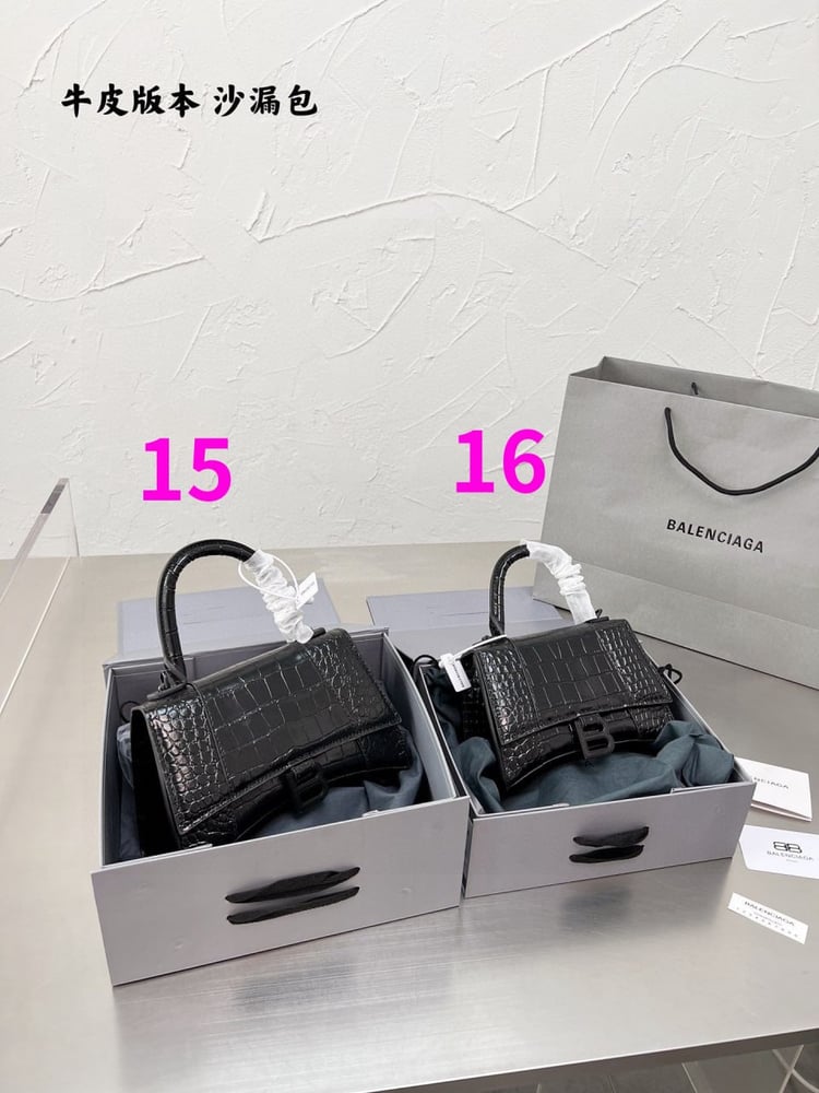 حقائب بالنسياقا BALENCIAGA