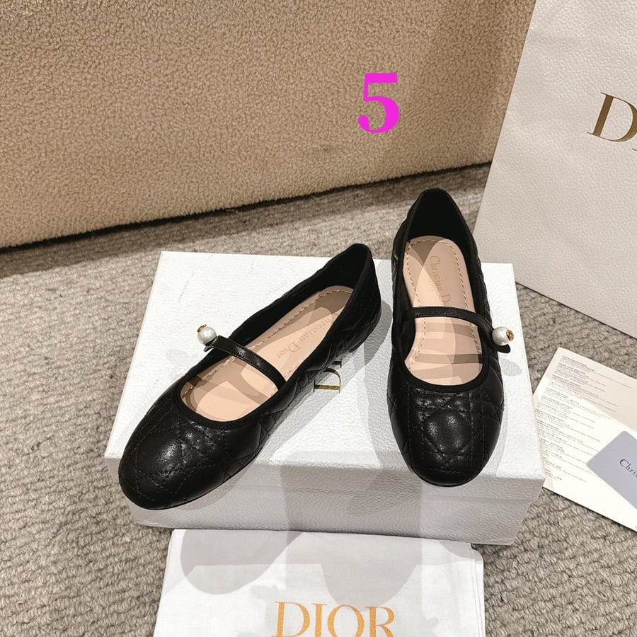 احذية ديور