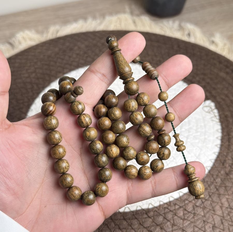سبحة خشب البلسانك