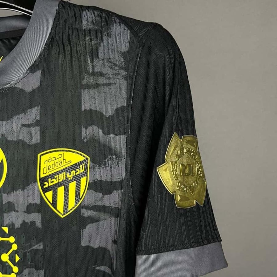 تيشيرت الاتحاد الثالث 26-25 فئة اللاعبين