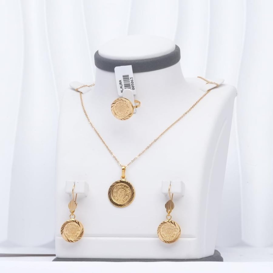 Half a 21-karat gold set