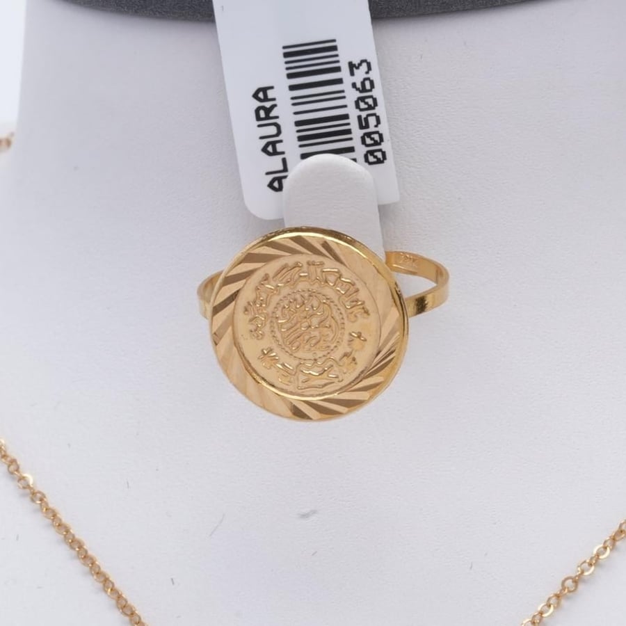 Half a 21-karat gold set