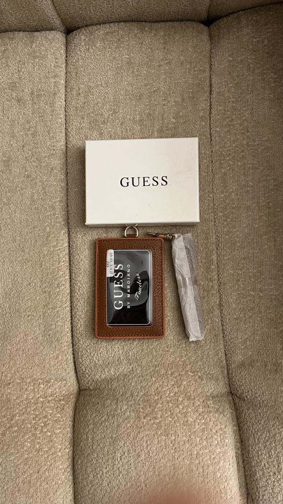 حامل بطاقات GUESS –  كلاسيكي