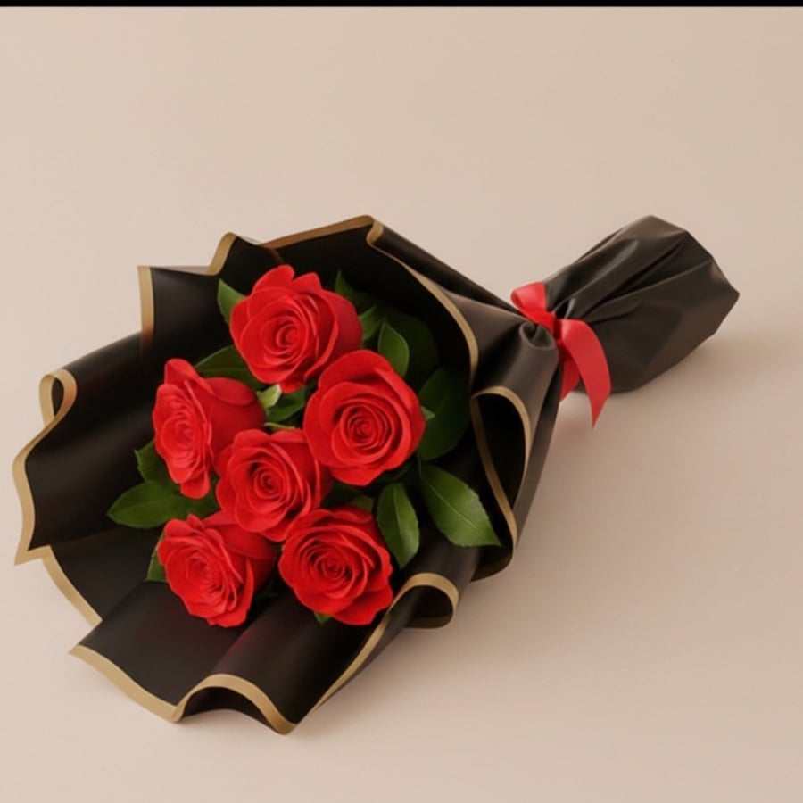 كيكه رد فلفت مع بوكيه ورود حمراء - مع بالونات