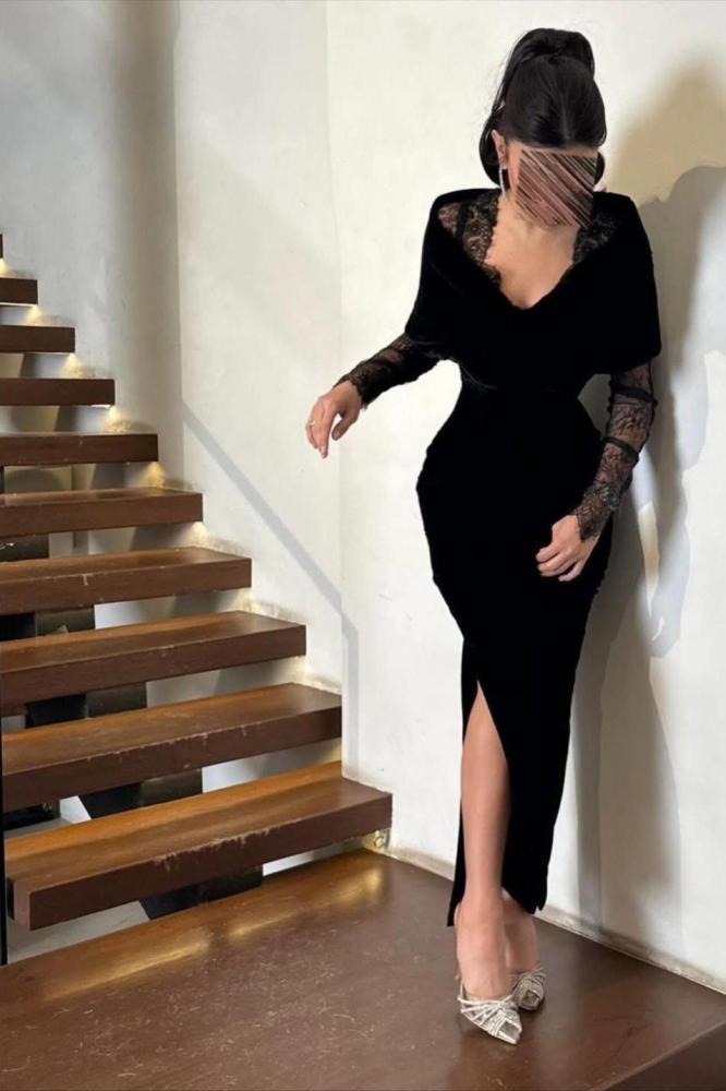 فستان سهرة أسود مخملي بأكمام دانتيل شفافة