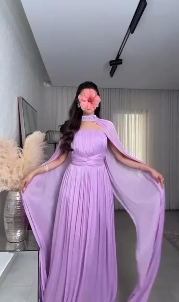 فستان سهرة ليلكي بكاب طويل منسدل