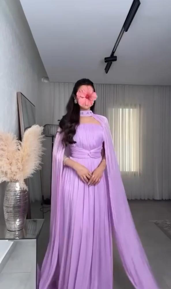فستان سهرة ليلكي بكاب طويل منسدل