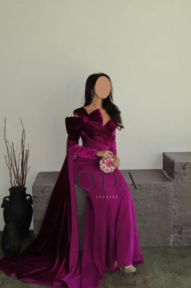 فستان سهرة مخمل حورية بكشكش وذيل طويل