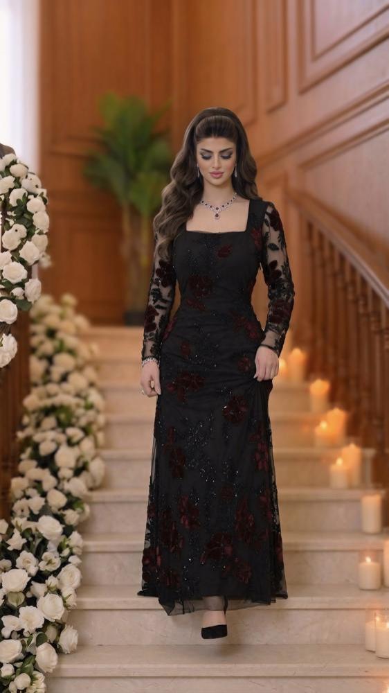 فستان سهرة أسود بتطريز رونق الشفق بإطلالة كاملة
