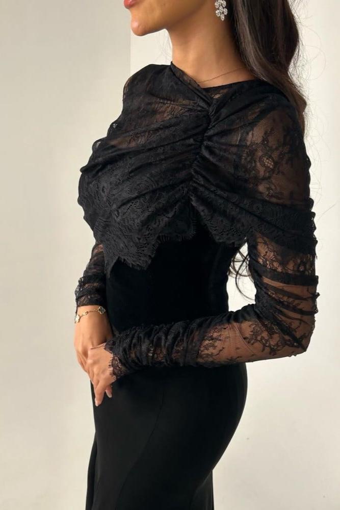 فستان سهرة أسود بقصة حورية وأكمام دانتيل شفافة
