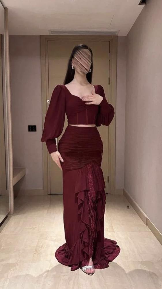 فستان سهرة عاجي بأكمام منتفخة ورباط ظهر وذيل