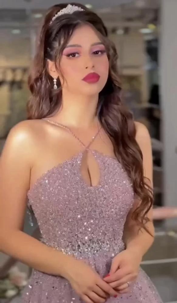 فستان سهرة بتول منفوش وكريستال