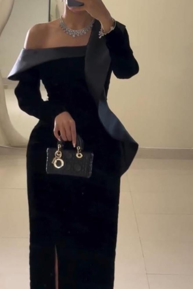 فستان سهرة أسود بأكتاف منسدلة وياقة هندسية
