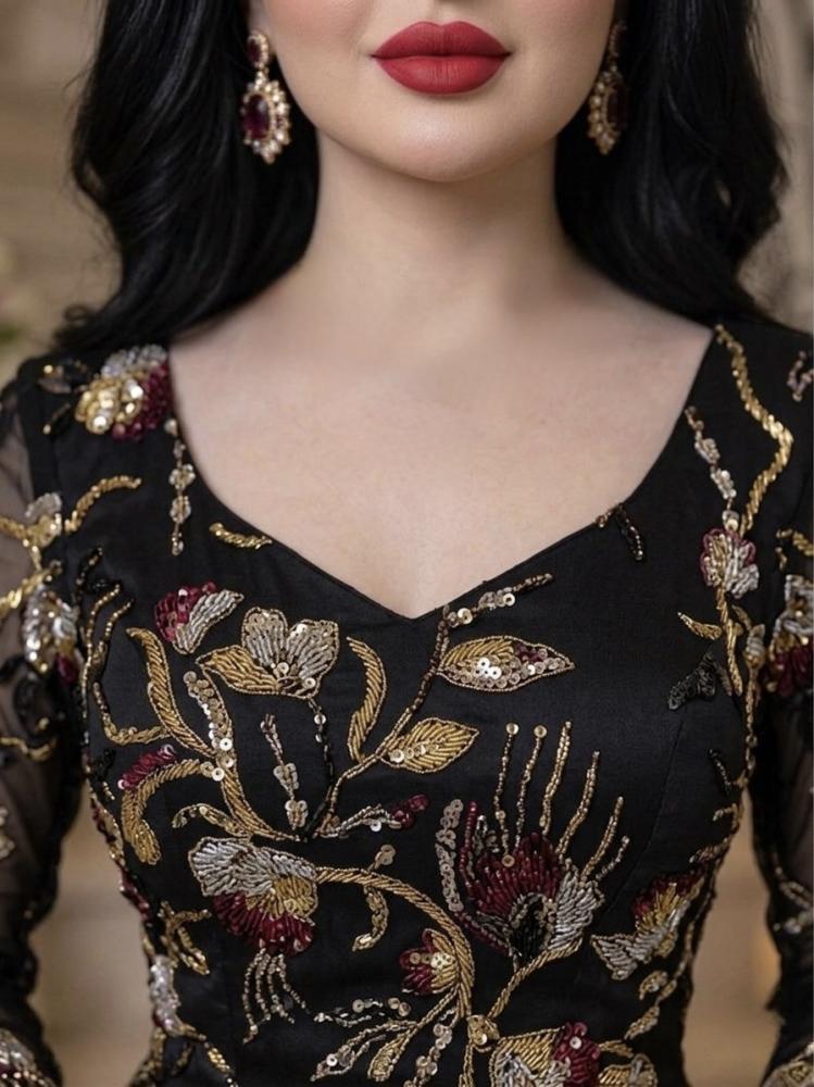 فستان سهرة أسود ميكادو بقصة كلوش – لؤلؤة الجمال