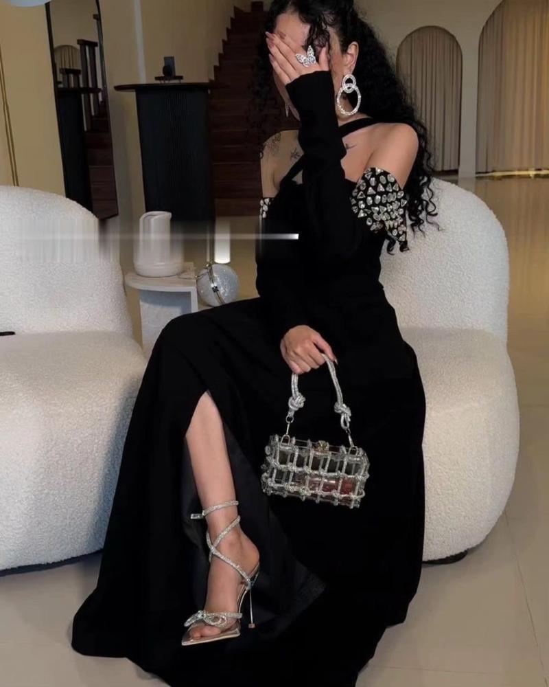 فستان سهرة هالتر بأكمام دانتيل وفتحة أمامية