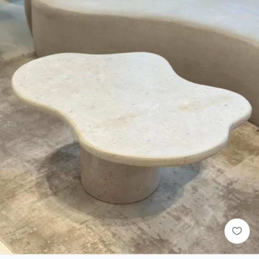 طاوله حجريه