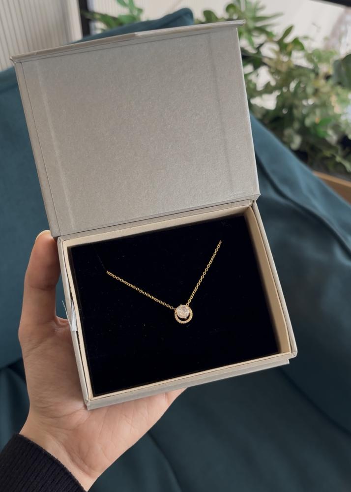 Women's necklace
