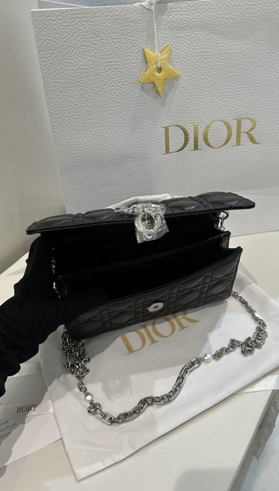 Black Dior perfume
