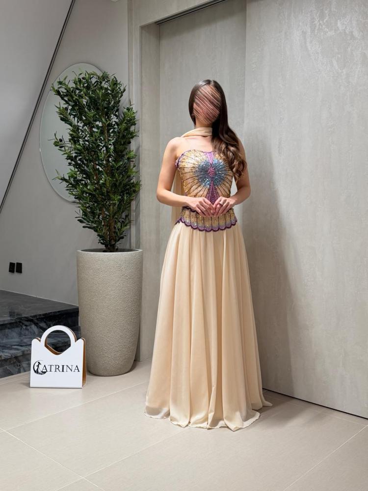 Evening gown beige with luxurious embroidery multicolored with shawl elegant